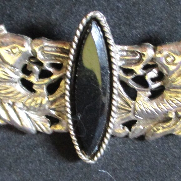 Vintage Unbranded Large Silver Toned Brooch with Black Stone Flanked By Fish - Picture 1 of 2